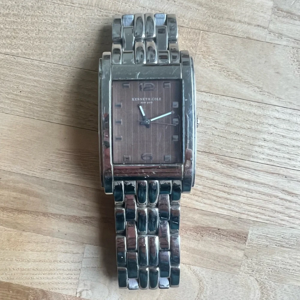 Kenneth Cole New York mens brown dial silver tone dress watch NEW BATTERY